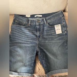 Signature Levi Strauss mid/rise Bermuda Shorts  16/w33